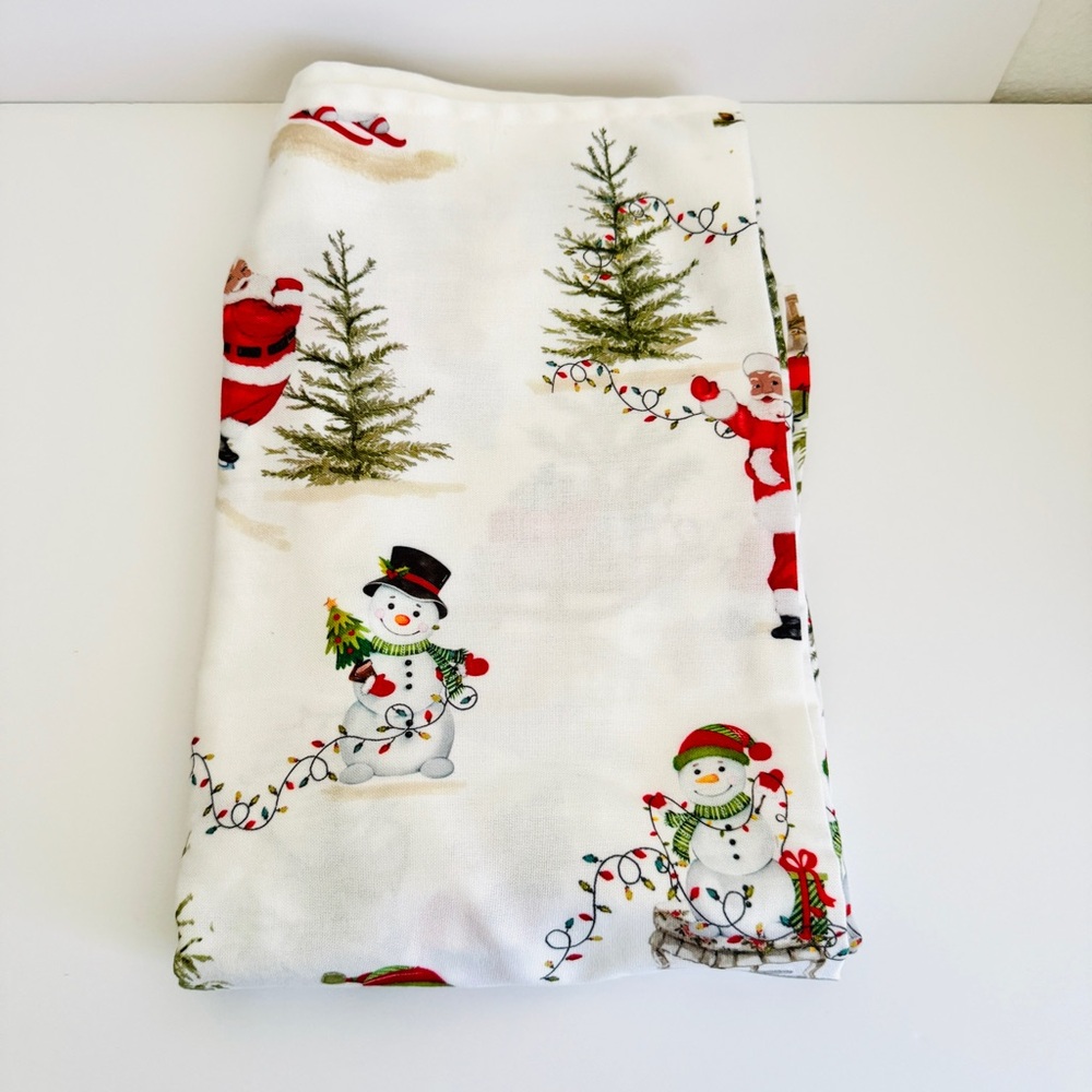 Nicole Miller Home 60” X 84” Christmas Holiday Tablecloth Santa Snowman Lights